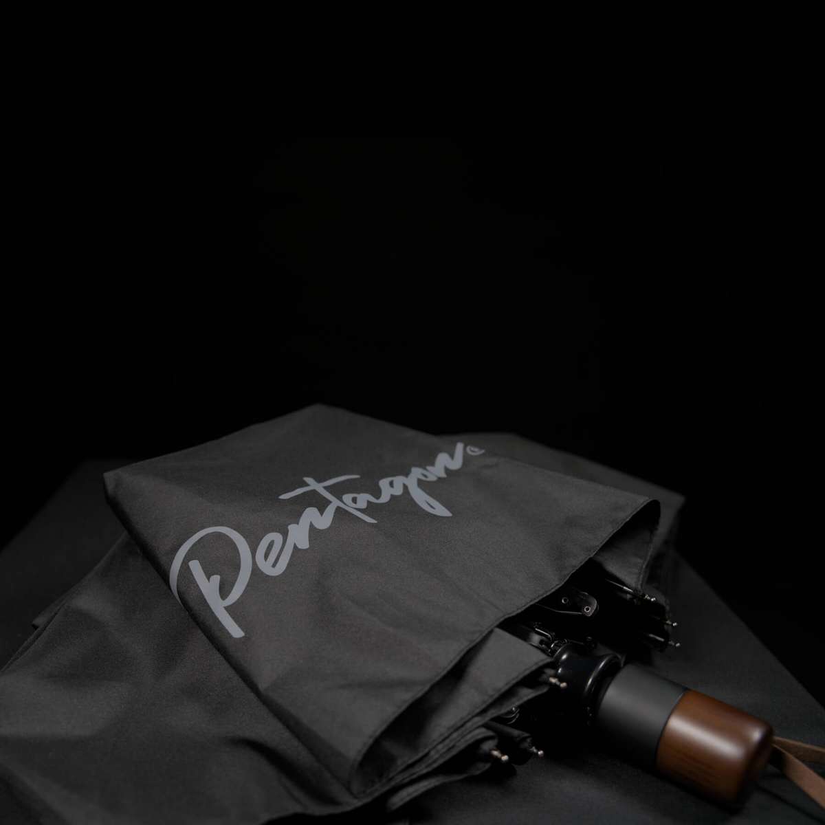 Pentagon NOAH Αντιανεμική Αυτόματη Ομπρέλα Βροχής Σπαστή Μαύρη K27002-01